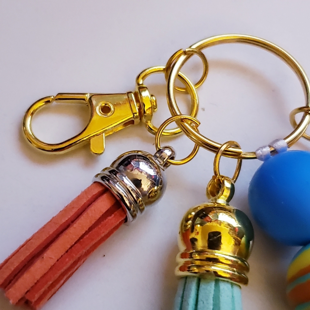 Handmade SiIicone Focal Beaded Rainbow 70s Peace Flower Keychain - Picture 3 of 6